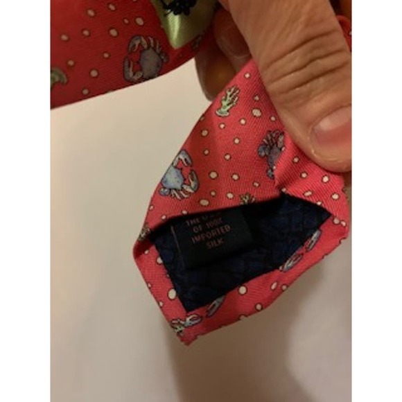 Vineyard Vines 100% Silk Coral with Crabs Men's Tie 51 length - Picture 5 of 5